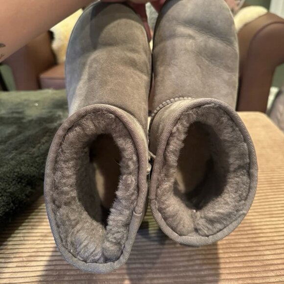 UGG Classic Mini II - Picture 3 of 4